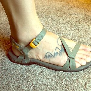 Women’s Teva Adjustable Sandals Size 7.5